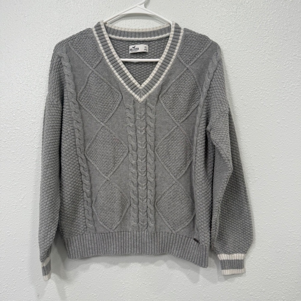Hollister Grey Cable Knit V-Neck Varsity Sweater XS Popcorn Texture Striped Trim